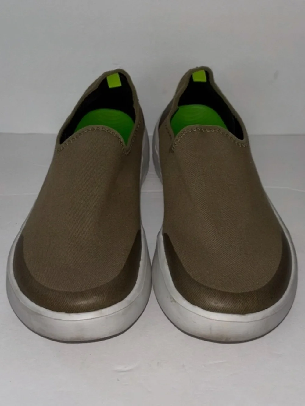 OOFOS OOmg eeZee Low Womens Size 8 Khaki Tan Walking Slip On Recovery Shoes
